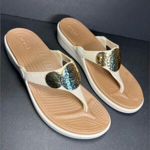 Crocs hammered metal,thong toe sandal size 7